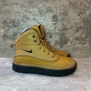 nike acg sneakerboot